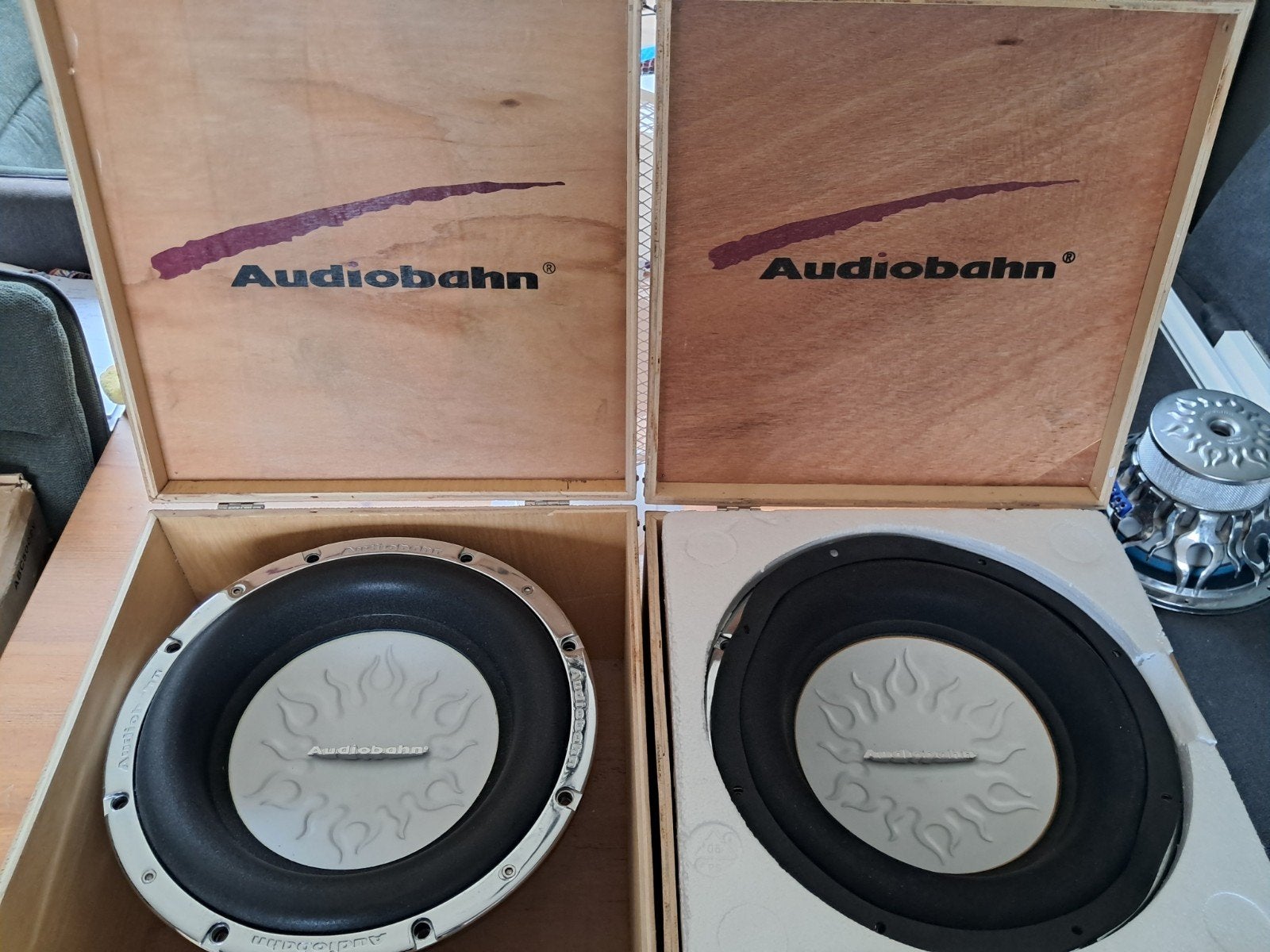 2x Audiobahn Subwoofers - Dual Coil, 1100 Watt, Ophalen of Verzenden, Zo goed als nieuw