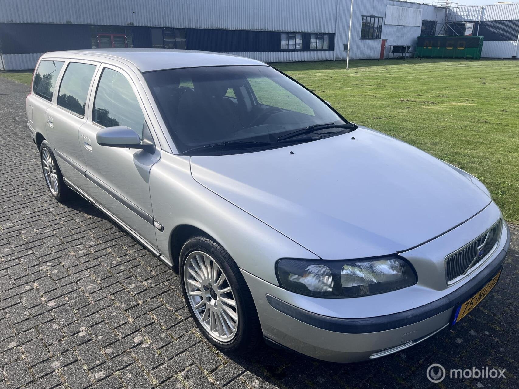 Volvo V70 2.4 Bi-Fuel Automaat / APK / Airco / Trekhaak / NA, Auto's, Stof, 2435 cc, 1604 kg, 93 €/maand