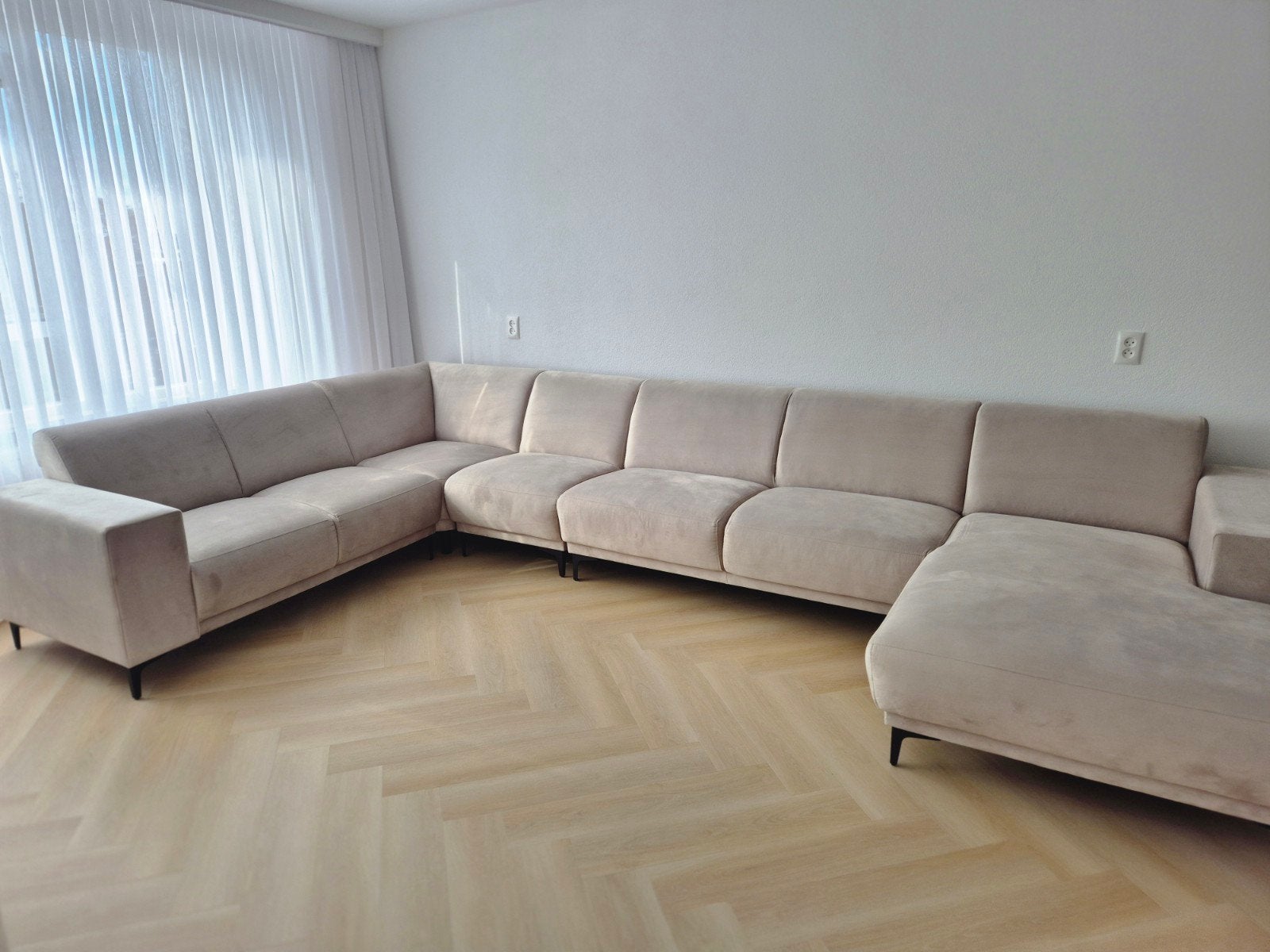 Luxe hoekbank beige,taupe – 1 maand oud – verstelbaar
