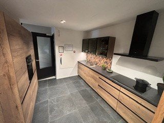 Complete showroomkeuken met Pelgrim inbouwapparatuur, Ophalen, Overige kleuren, Nieuw, Dubbelwandige keuken