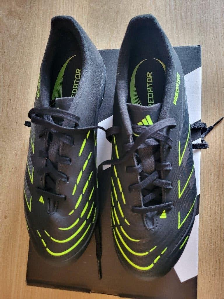Nieuwe kinder predator Adidas voetbalschoenen maat 36, Maat XS of kleiner, Schoenen, Nieuw, Ophalen of Verzenden