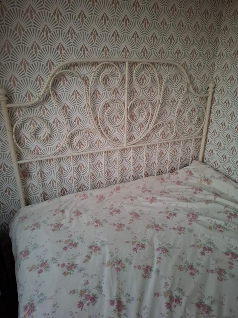 IKEA Twijfelaar Bed - Wit Metaal, Huis en Inrichting, Slaapkamer | Bedden, Gebruikt, Wit, Ophalen of Verzenden, Twijfelaar