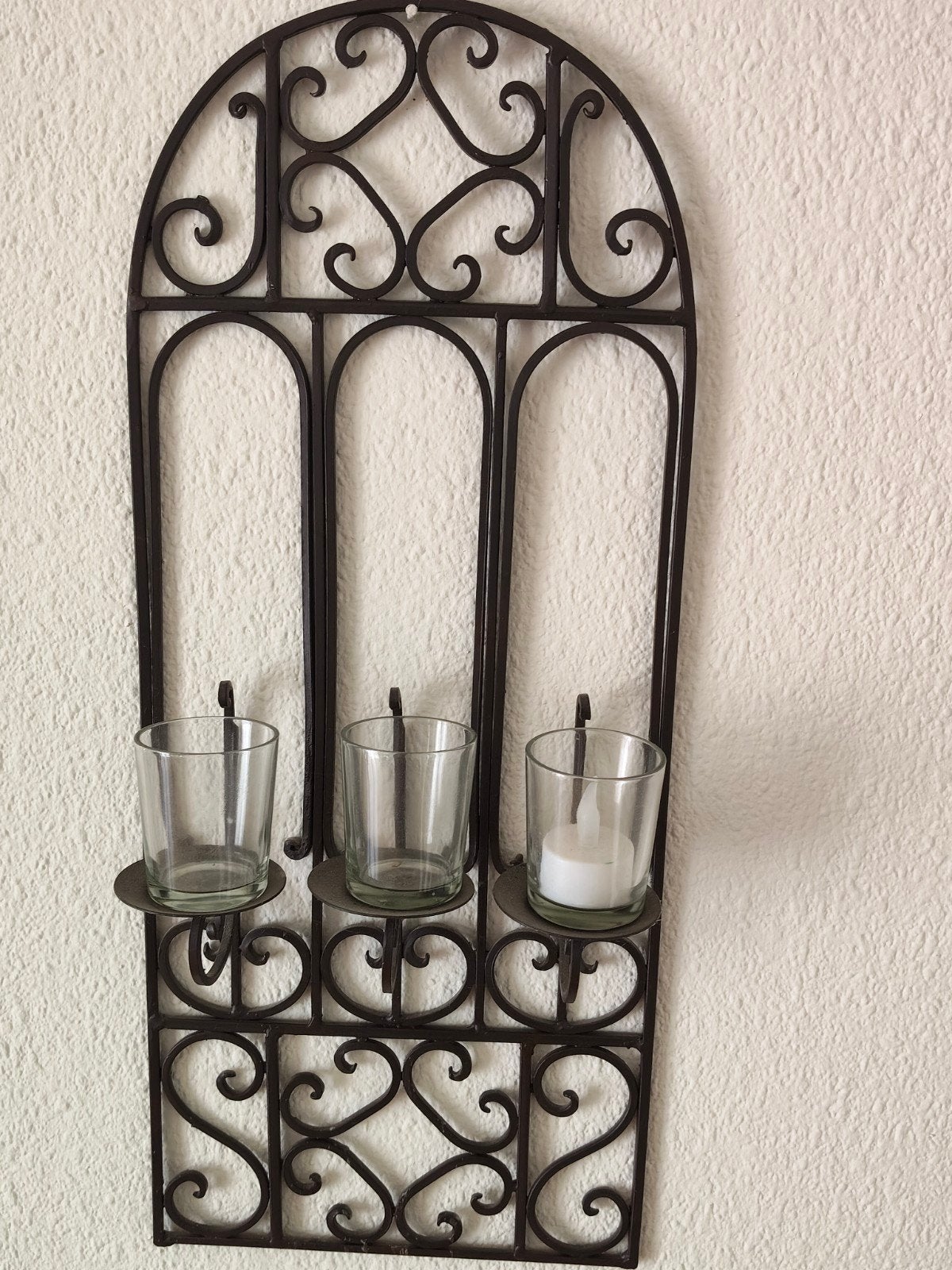 Decoratieve metalen muur kandelaar met 3 glazen houders, Huis en Inrichting, Woonaccessoires | Kandelaars en Kaarsen, Ophalen