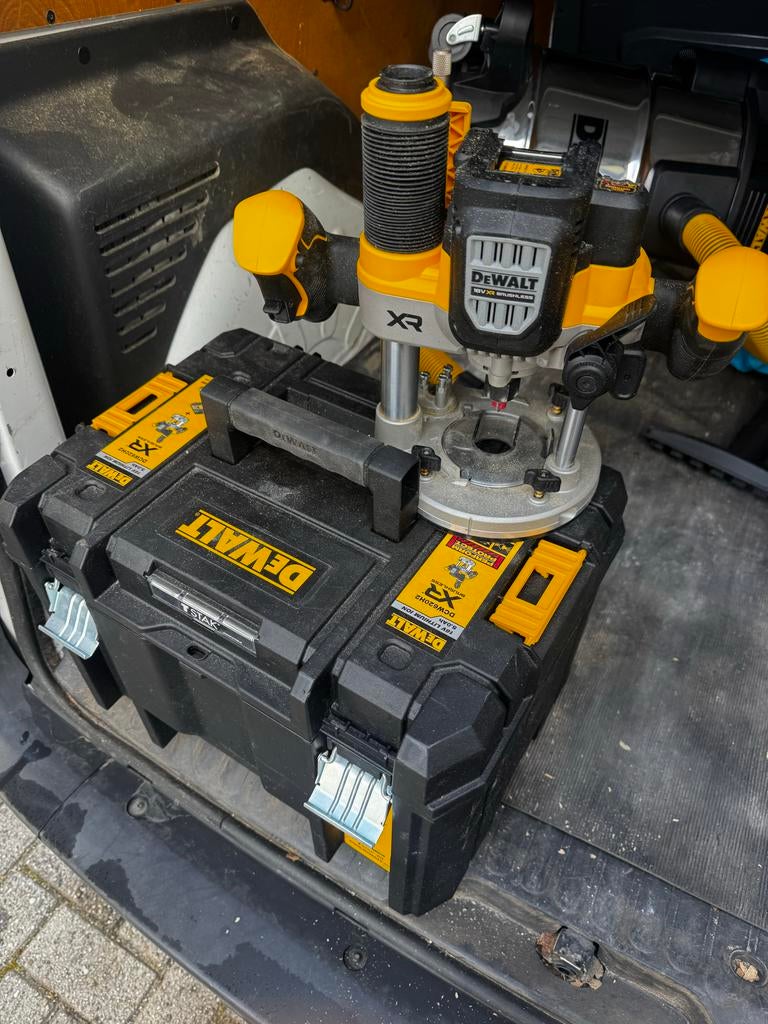 Dewalt DCW620H2 accu freesmachine, Ophalen of Verzenden, Zo goed als nieuw, Accu, Bovenfrees