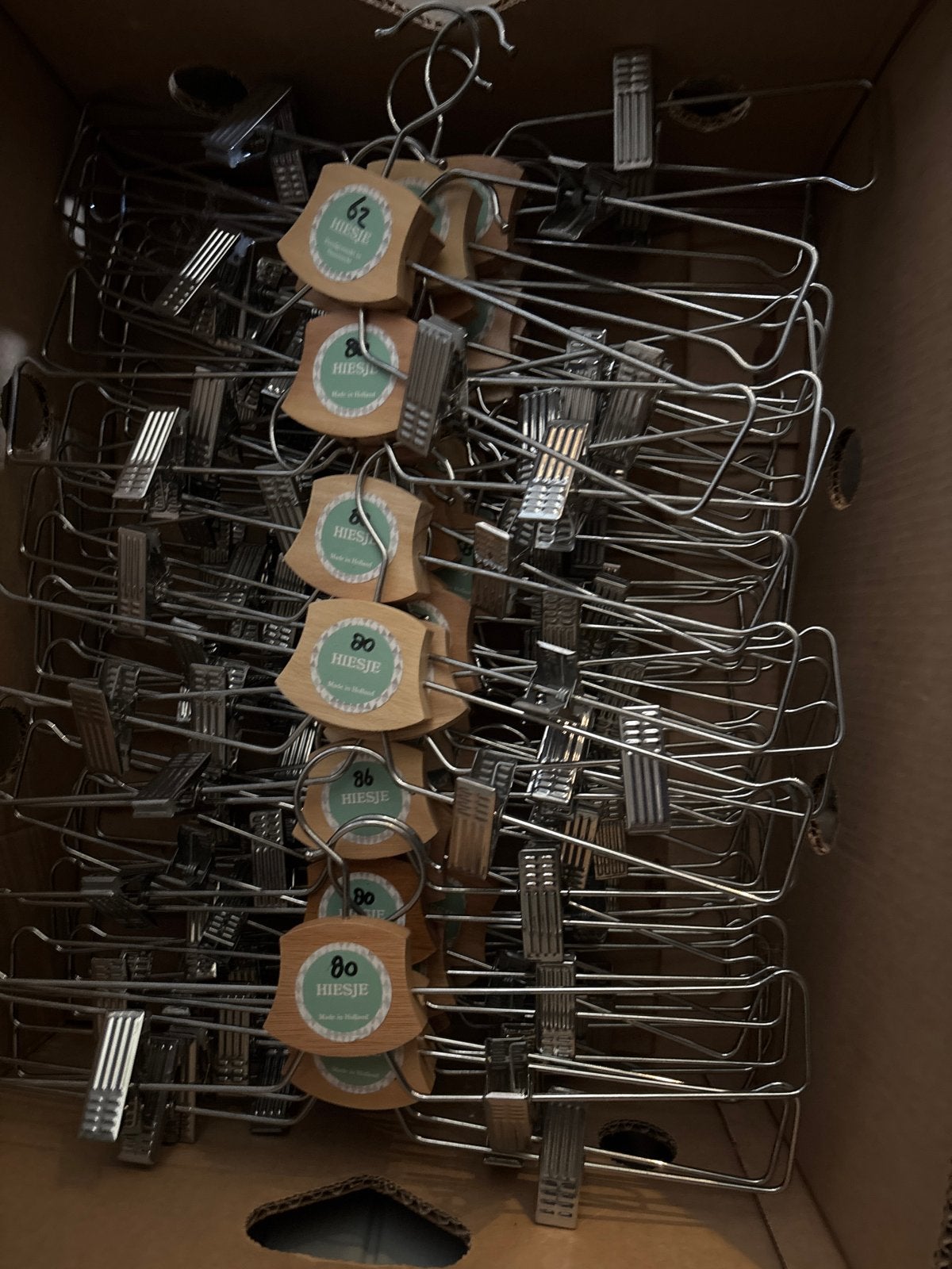 200 Ikea broekhangers - metaal en hout, Ophalen, Gebruikt, Metaal, Kinderen en Volwassenen