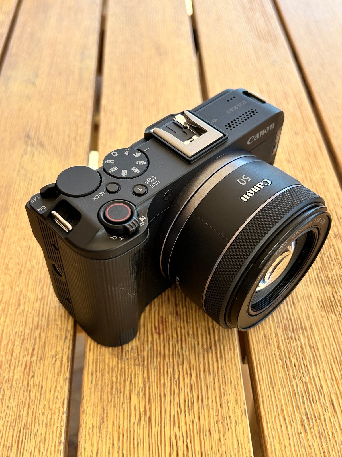 Canon EOS R50V Systeemcamera met RF 50mm F1.8 STM lens, Ingebouwde flitser, Canon, Ophalen of Verzenden, Zo goed als nieuw