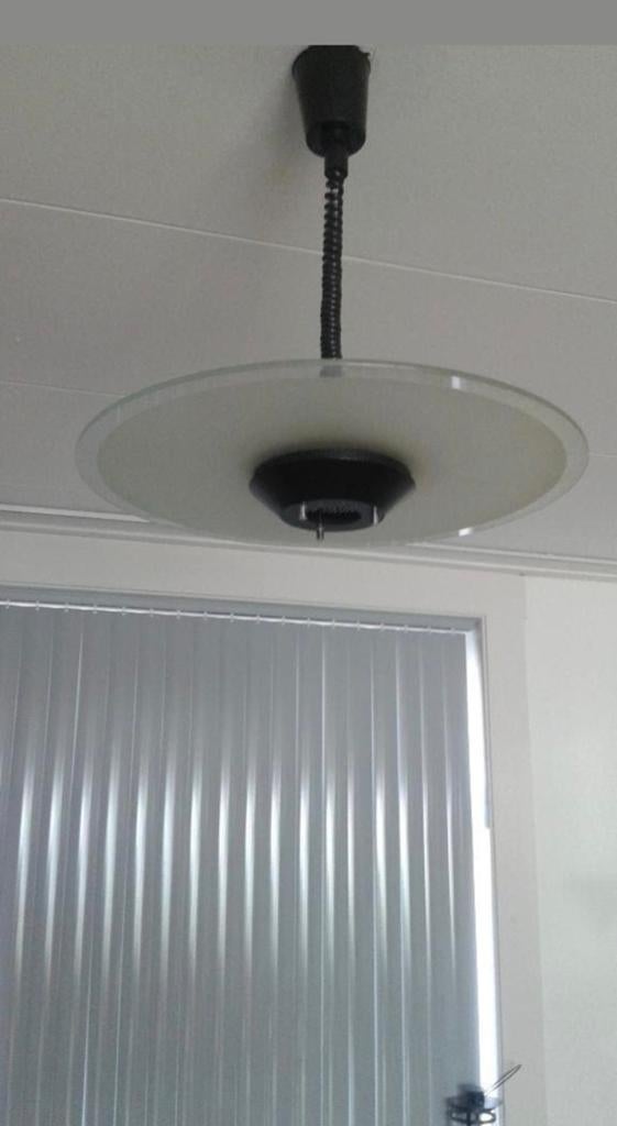 Moderne hanglamp met glazen schijf, Gebruikt, Ophalen of Verzenden, Glas, Modern