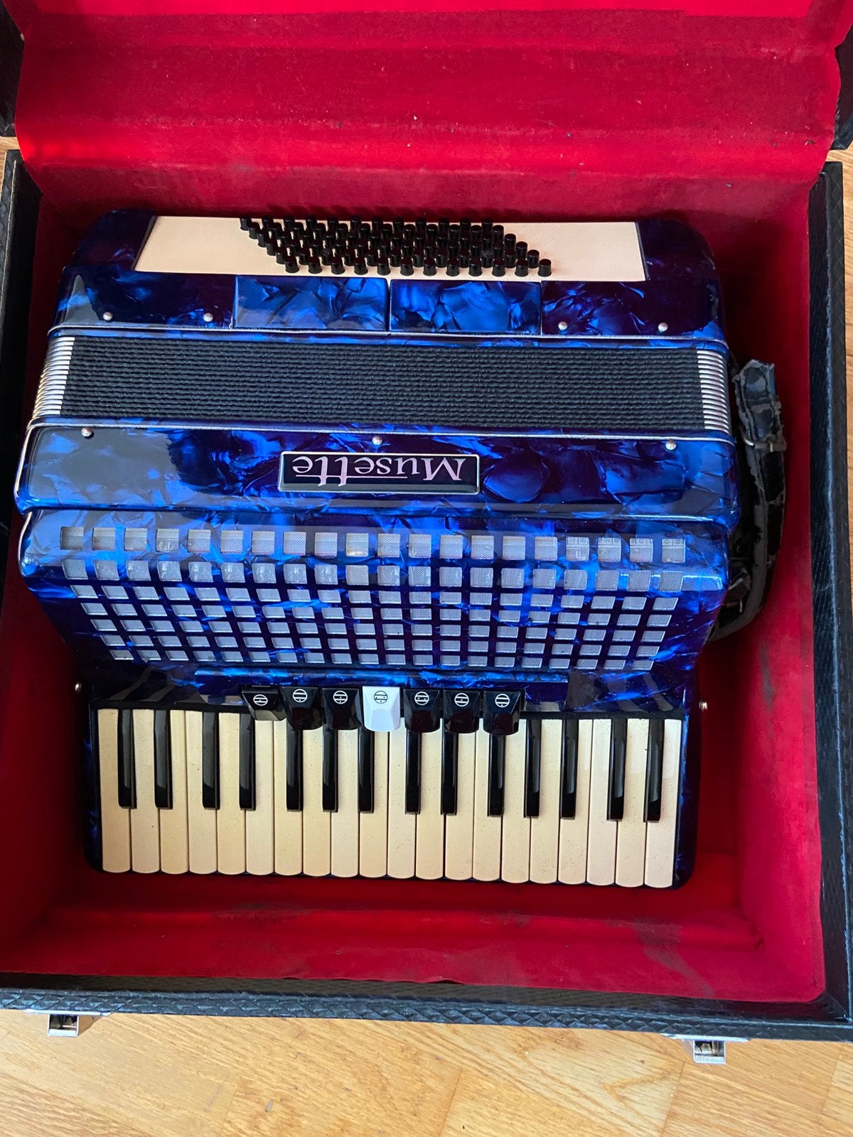 Leuke beginners accordeon, Muziek en Instrumenten, Overige merken, 72-bas, Met koffer, Zo goed als nieuw