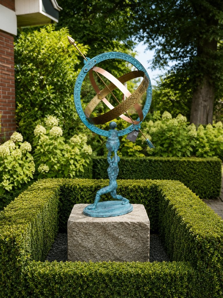 bronzen zonnewijzer / man met zonnewijzer / nieuw / ATLAS