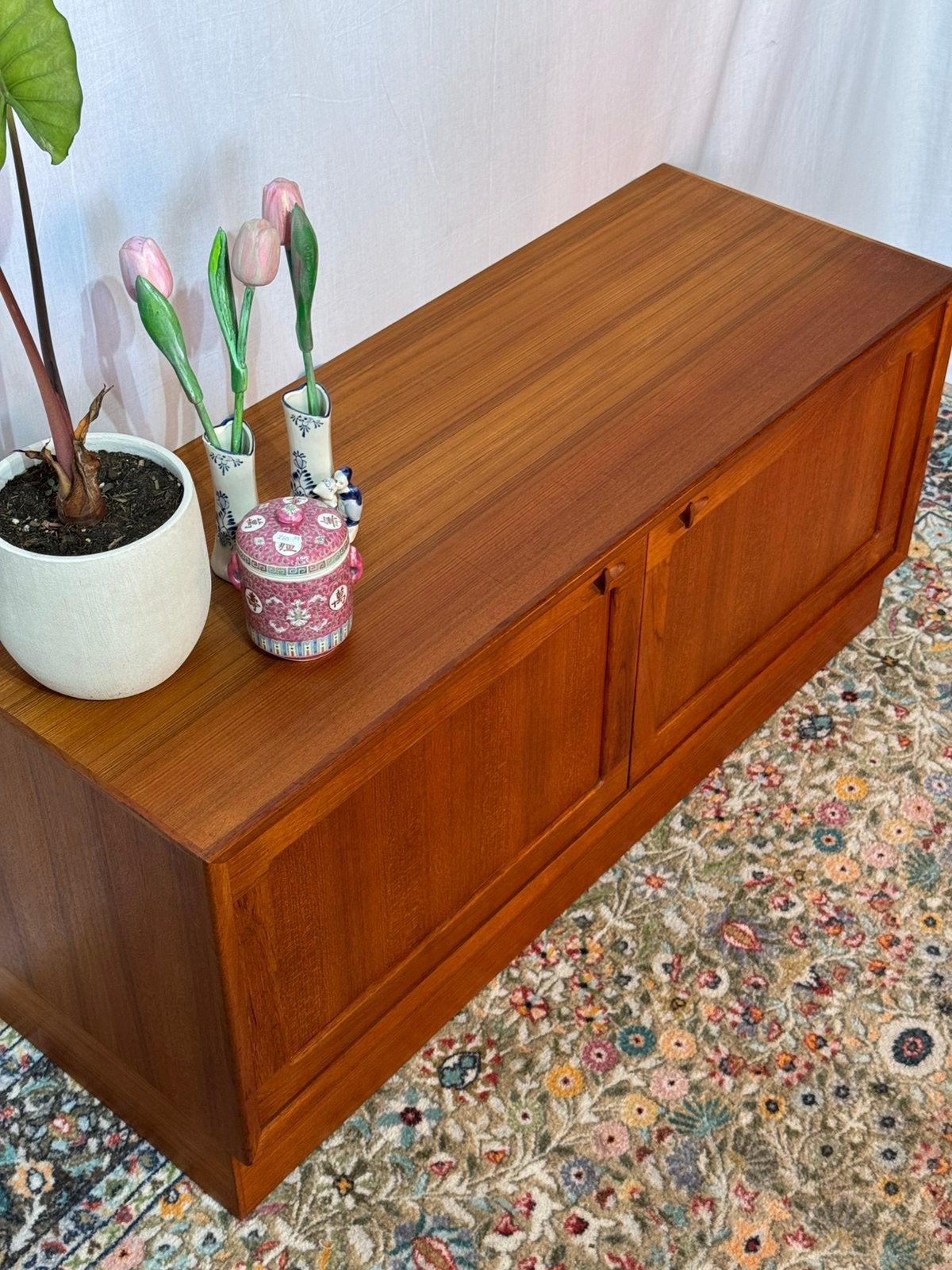 Vintage Teak Lowboard H.W. Klein voor Bramin Jaren 60, Ophalen, Met deur(en), 100 tot 150 cm, Teakhout