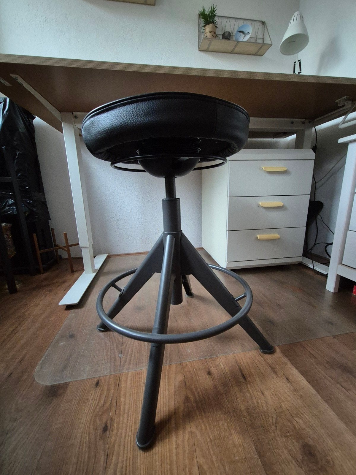 Ikea TROLLBERGET zit-/stabureau kruk zwart leer, Ophalen, Zo goed als nieuw, Grijs, Bureaukruk