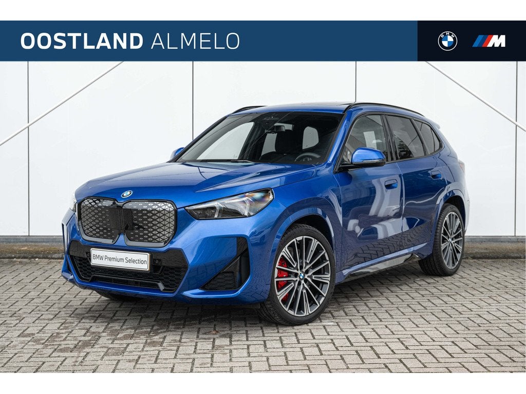 BMW iX1 eDrive20 M Sport / Panoramadak / Sportstoelen / Comf