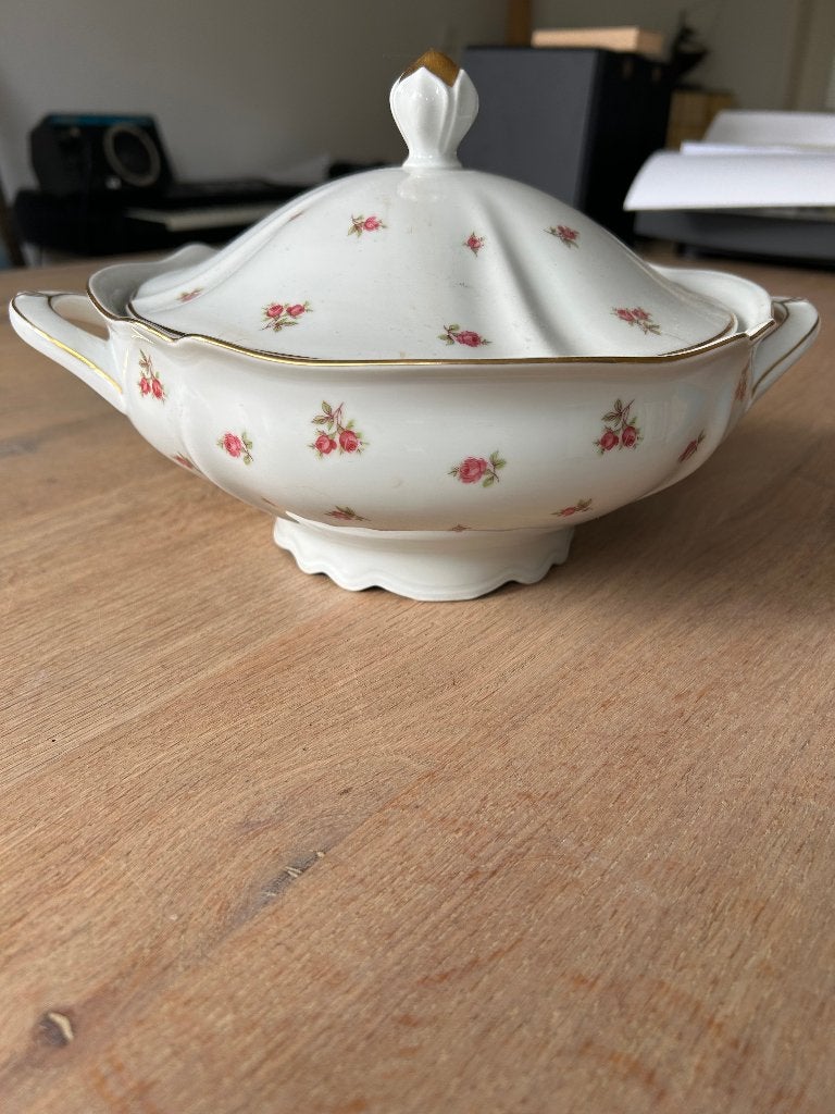 prachtige soep terrine, Huis en Inrichting, Keuken | Servies, Klassiek, Ophalen of Verzenden, Zo goed als nieuw, Kom(men)