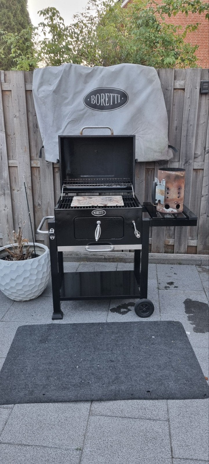 Boretti Houtskool BBQ met pizzasteen en hoes, Ophalen, Gebruikt, Boretti
