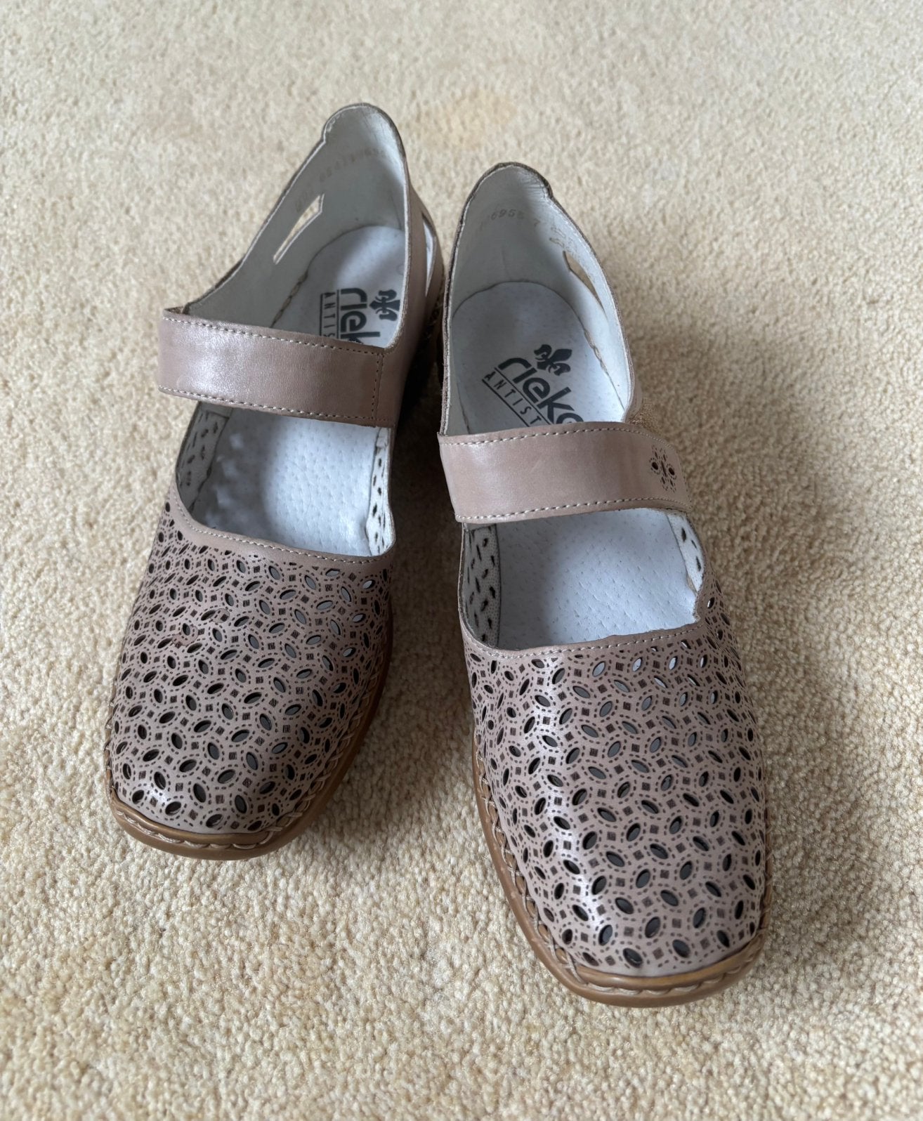Rieker schoenen maat 40 ZGAN, Ophalen of Verzenden, Zo goed als nieuw, Instappers, Beige