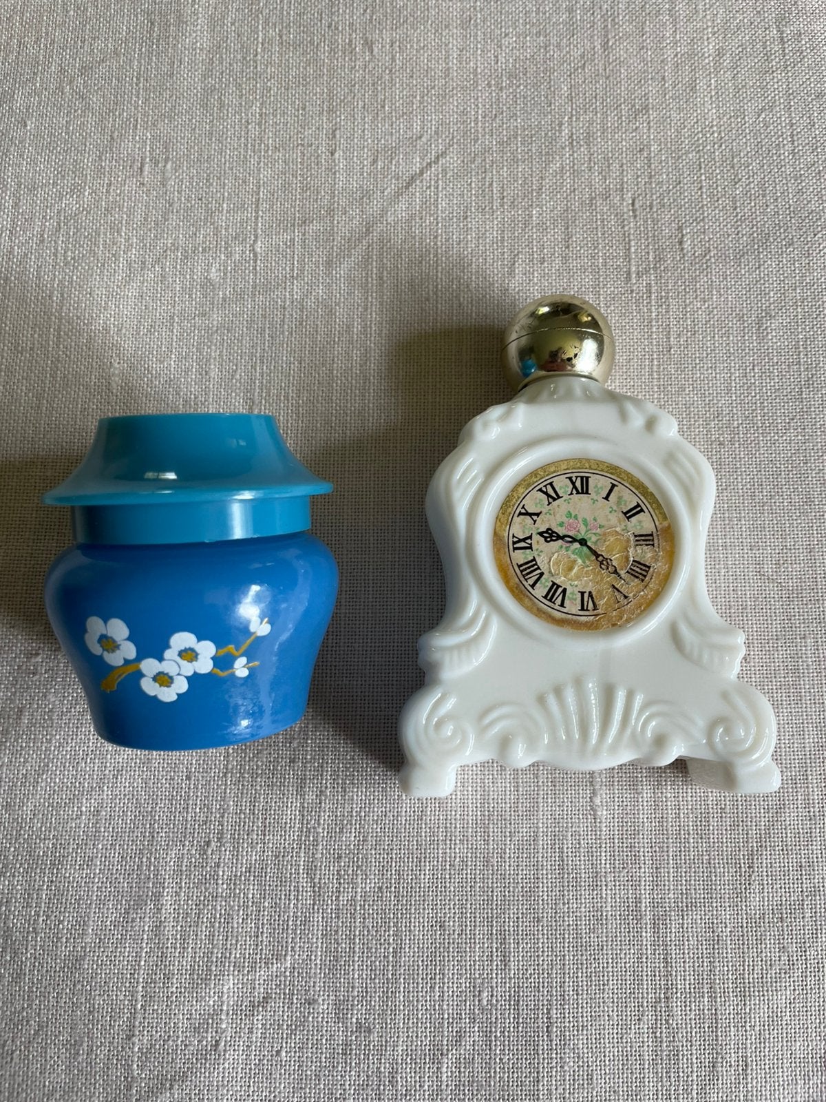 Vintage AVON potje🫙en klok 🕰️ flacon originele stickers. ️, Ophalen of Verzenden, Gebruikt, Parfumfles