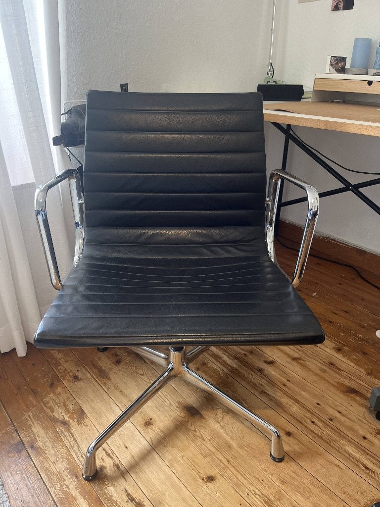 Vitra Aluminium Chair EA108, Huis en Inrichting, Bureaustoelen, Ophalen, Gebruikt, Zwart, Bureaukruk