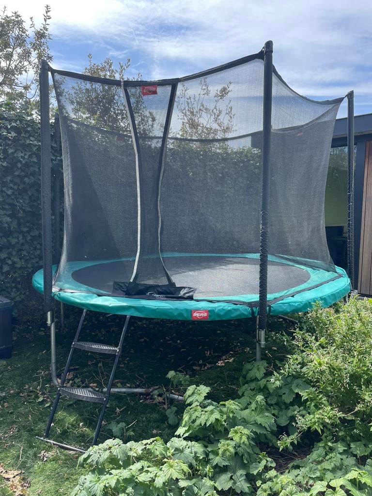 Berg trampoline met veiligheidsnet en trappetje, Ophalen, Gebruikt