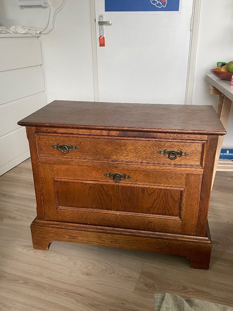 Antiek houten kastje, Ophalen
