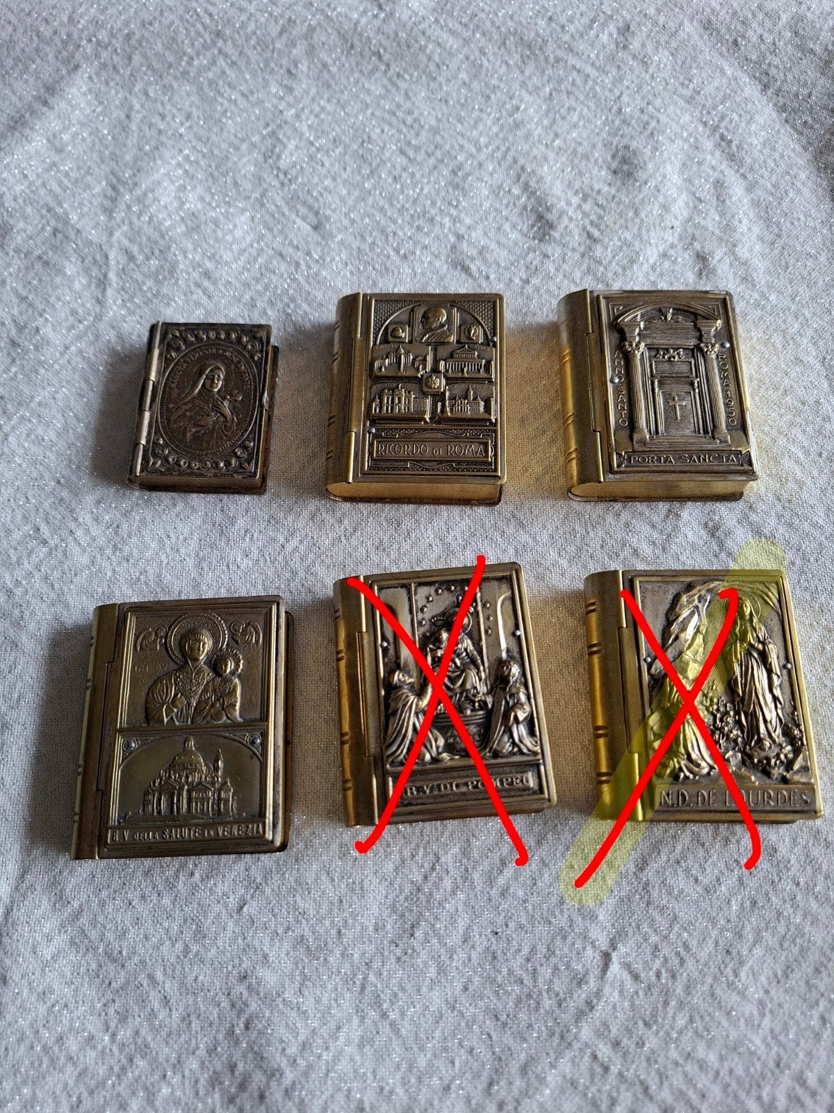 Antieke Religieuze rozenkrans doosjes, Ophalen