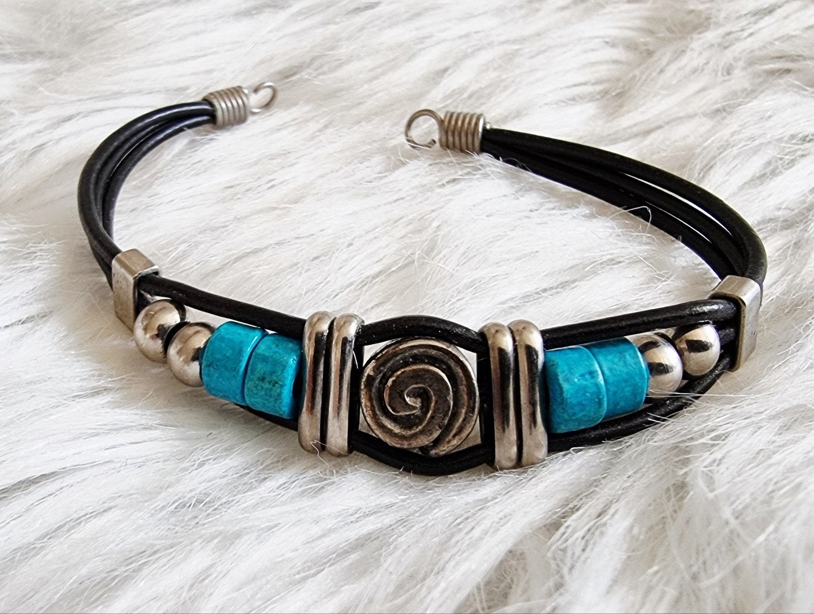 Leren armbandje met betekenis, 17.5 cm, Sieraden, Tassen en Uiterlijk, Armbanden, Zwart, Nieuw, Leer, Ophalen of Verzenden