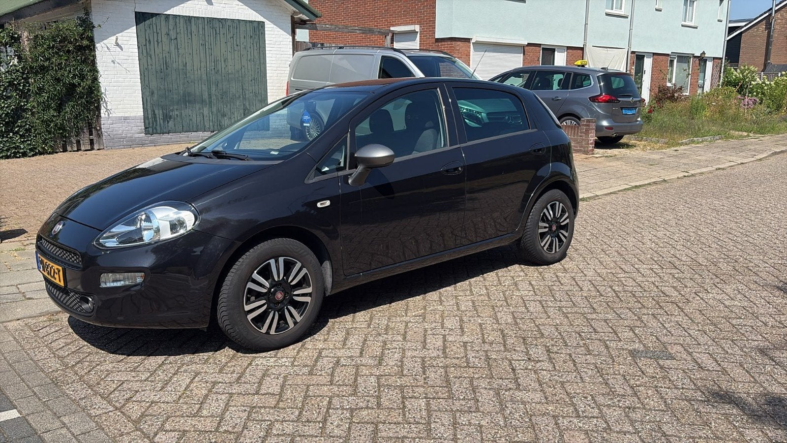 Fiat Punto 1.2 5DR 2015 Zwart airco android Apple carplay, Voorwielaandrijving, 1005 kg, Stof, 40 €/maand