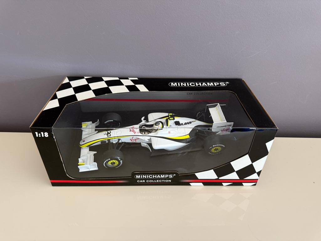 Rubens Barrichello 2009 Brawn GP F1 1:18 Minichamps, Ophalen of Verzenden, Zo goed als nieuw, MiniChamps