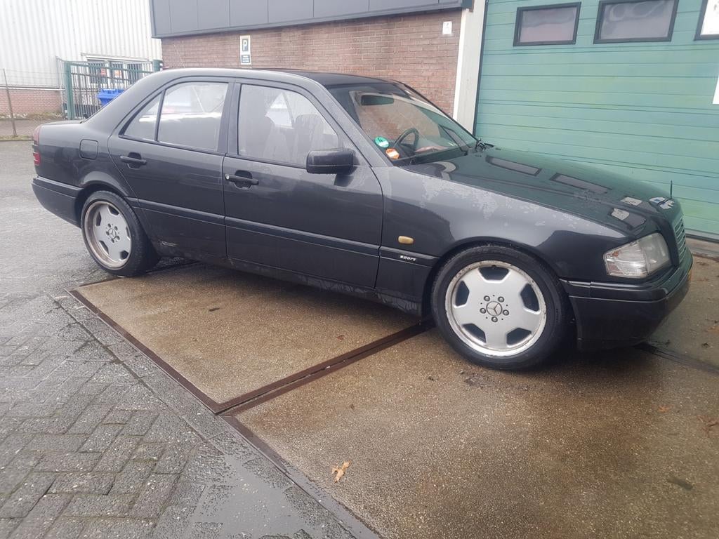 Mercedes-Benz C-Klasse 1.8 I C180 Sedan 1994 Zwart, Auto's, Mercedes-Benz, Achterwielaandrijving, 4 cilinders, 1799 cc, Bedrijf
