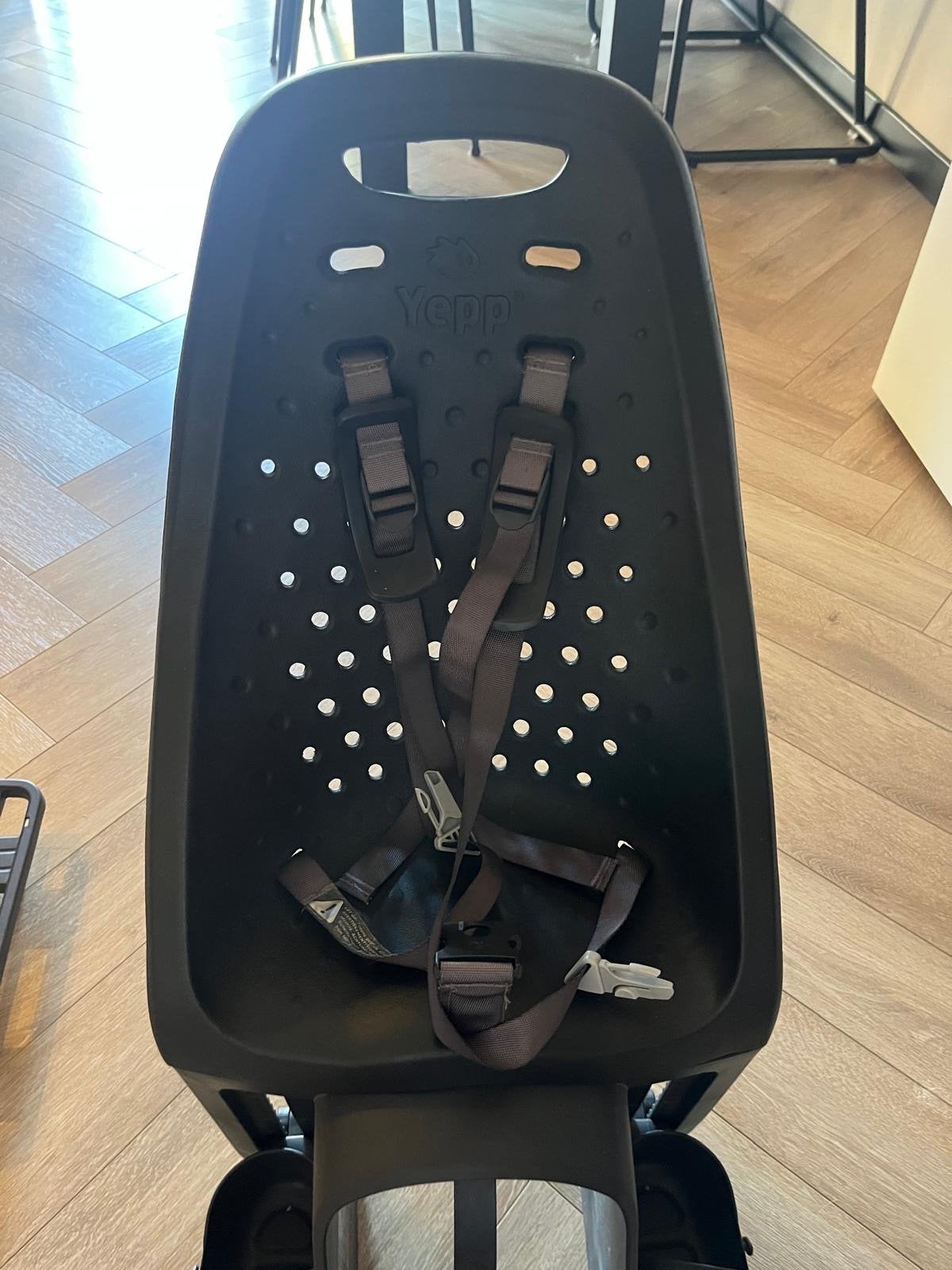 Yepp fiets achterzitje, Fietsen en Brommers, Fietsaccessoires | Fietsstoeltjes, Ophalen, Achterzitje, 9 t/m 36 kg, Gebruikt