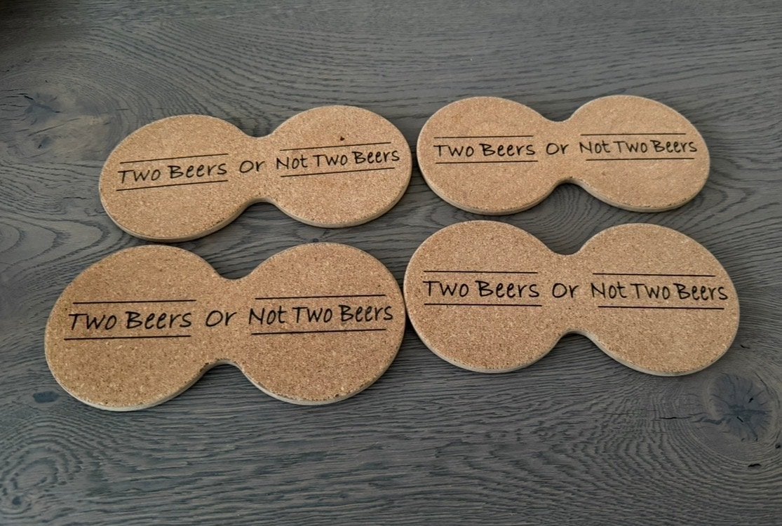 Leuke kurken onderzetters 'Two Beers Or Not Two Beers', Huis en Inrichting, Woonaccessoires | Onderzetters, Kurk, Glasonderzetter