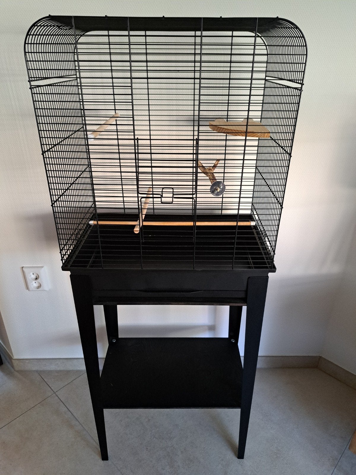 Te koop: zwarte vogelkooi voor kleine vogel met standaard, Ophalen, Metaal, Vogelkooi