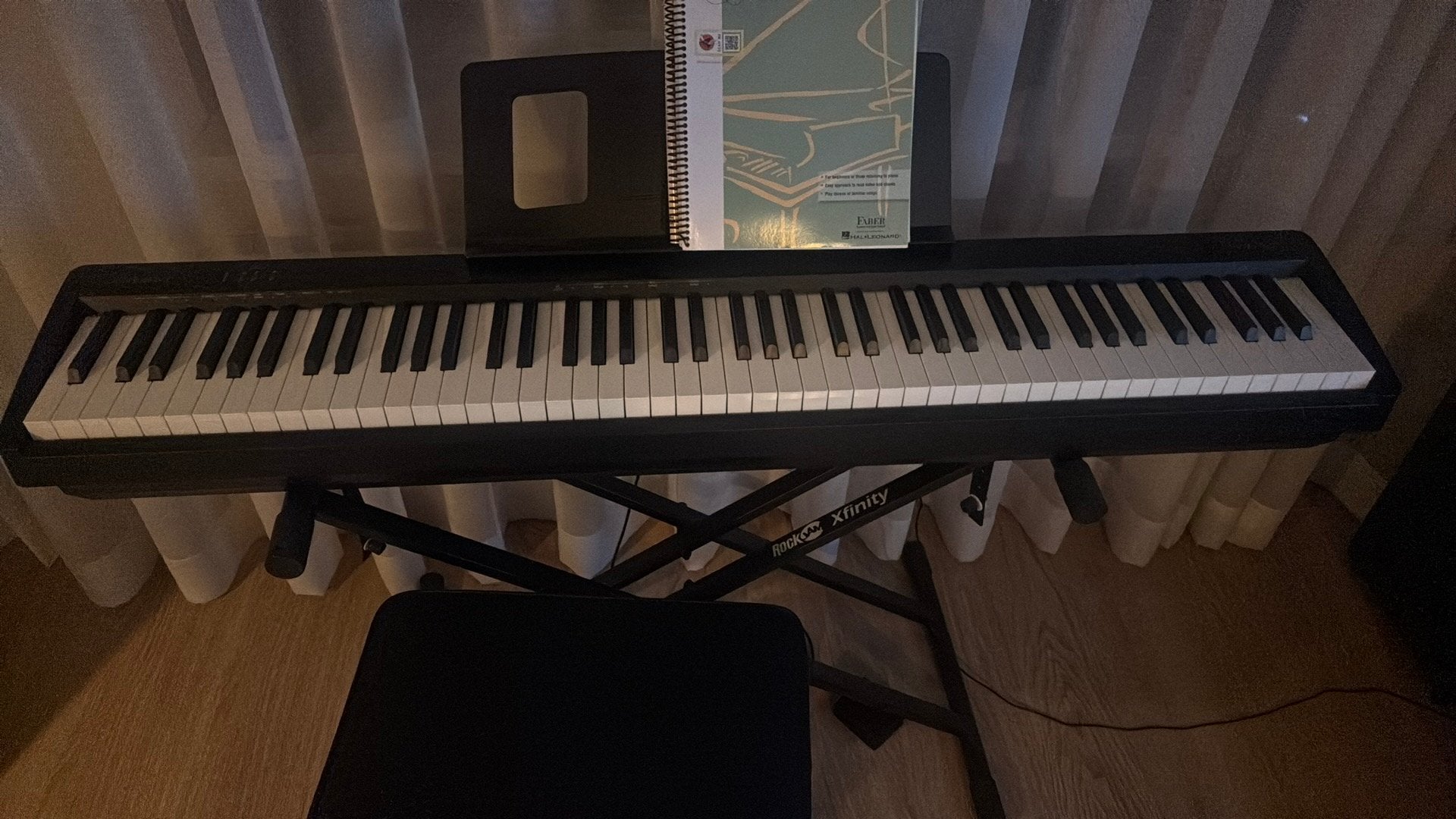 Roland fp10 - 350, Muziek en Instrumenten, Piano's, Ophalen, Zo goed als nieuw, Zwart