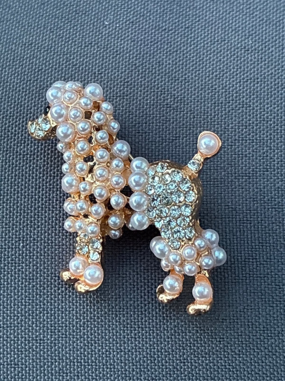 Elegante Poedel Broche met Parels en Strass, Sieraden, Tassen en Uiterlijk, Overige materialen, 4 tot 7 cm, Ophalen of Verzenden