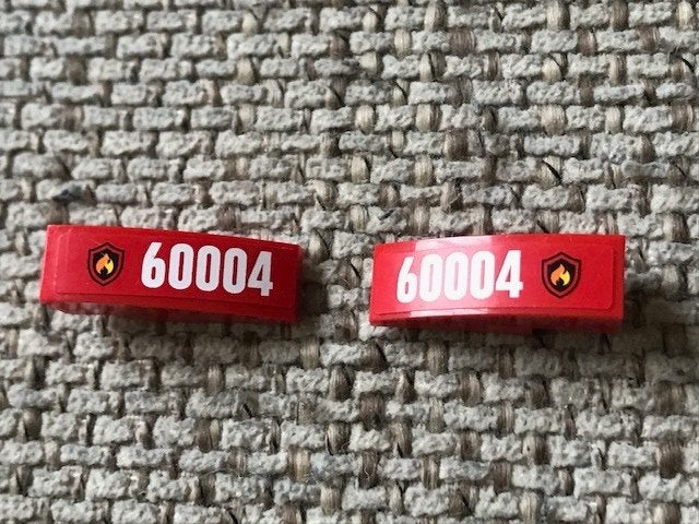 2 lego stukjes nummer 50950 dakpannen gebogen rood, Kinderen en Baby's, Speelgoed | Duplo en Lego, Ophalen of Verzenden, Gebruikt