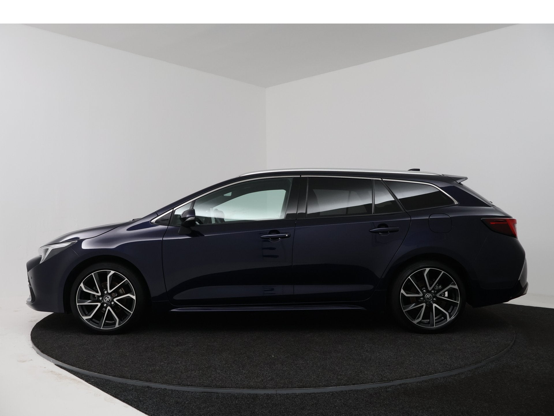 Toyota Corolla Touring Sports Hybrid 140 Executive, 12 maanden, Gebruikt, 4 cilinders, Blauw