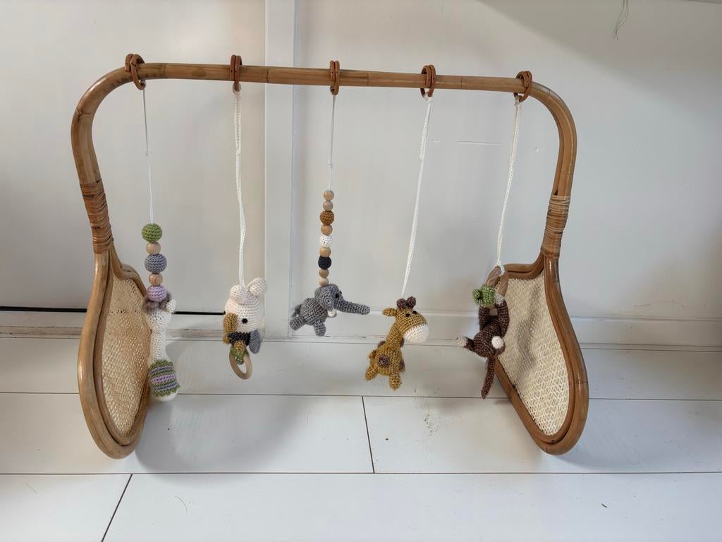 Rotan babygym met handgemaakte gehaakte hangers, Ophalen, Zo goed als nieuw, Babygym
