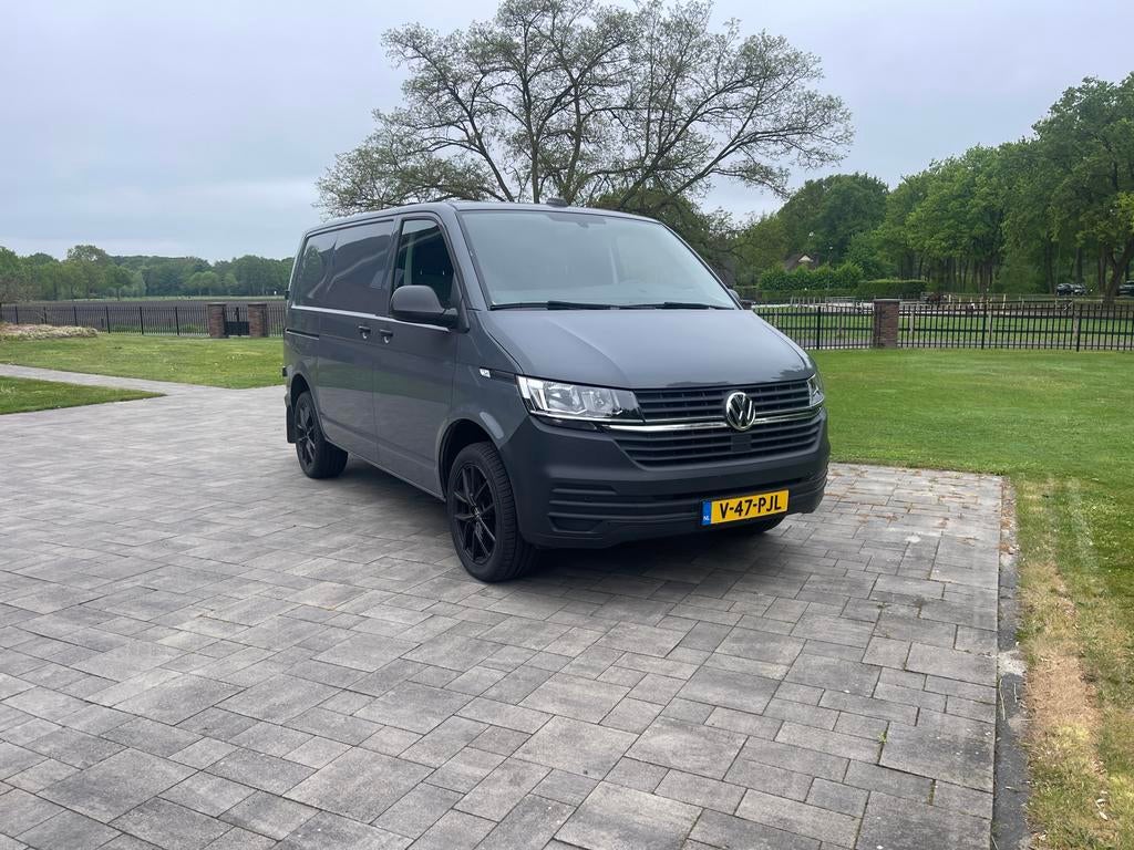 Volkswagen Transporter T6 150pk automaat 8-2024 met 33621km, Auto's, 1772 kg, Euro 6, 4 cilinders, Volkswagen
