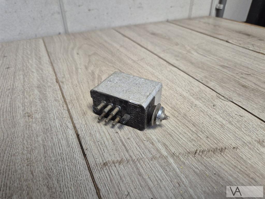 Mercedes knipperlicht relais  W109 W110 W113 S123 0335240002, Gebruikt, -, Ophalen of Verzenden, -