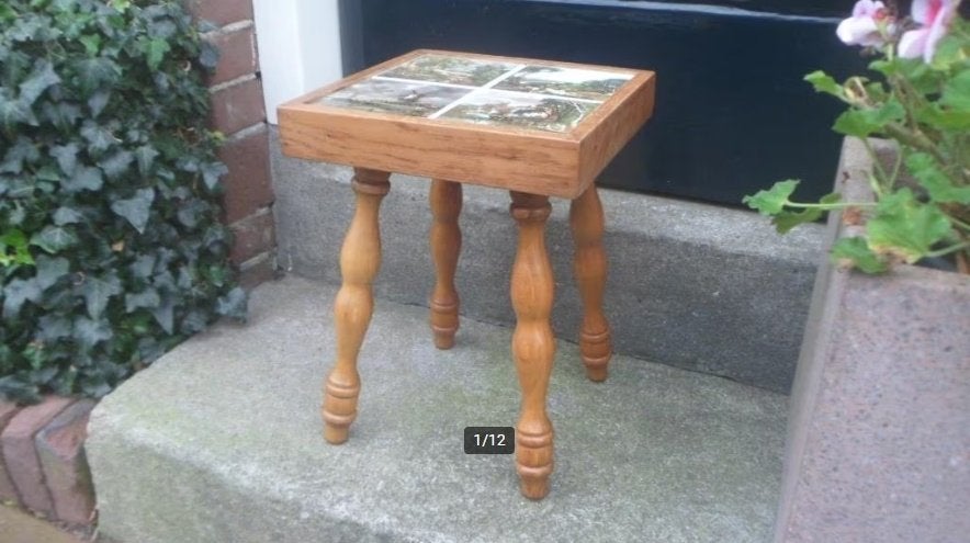 Vintage tafeltje met 4 tegels bijzettafeltje 33 cm. hoog, Antiek en Kunst, Ophalen of Verzenden