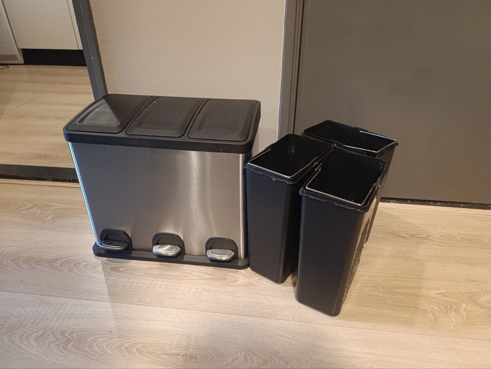 Prullenbak met 3 vakken - ideaal voor afvalscheiding, Huis en Inrichting, Ophalen, Gebruikt, Met pedaal, Metaal