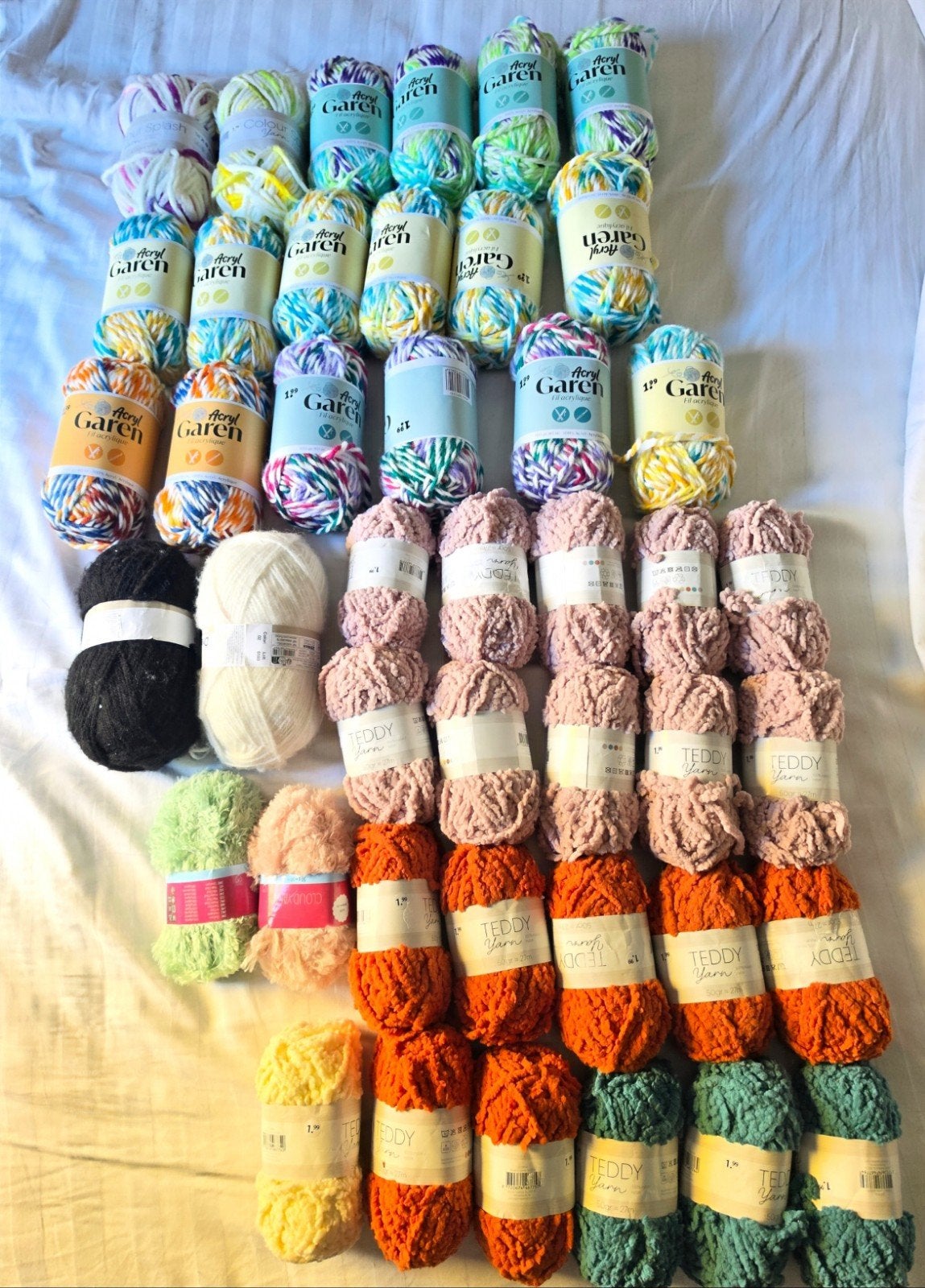 43 nieuwe bollen Acryl Garen en Teddy Garen - Diverse Kleure, Hobby en Vrije tijd, Ophalen of Verzenden, Nieuw, Breien of Haken