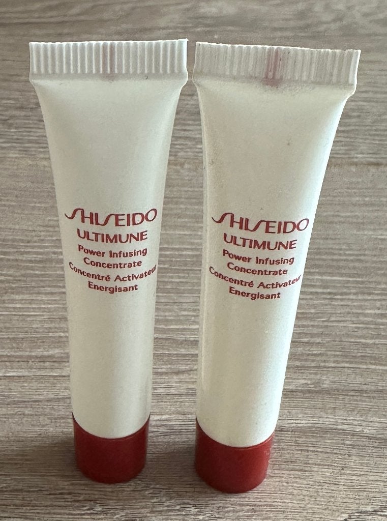 Shiseido Ultimune power infusing concentrate 2 tubes van 5ml, Verzenden, Nieuw, Gehele gezicht, Verzorging