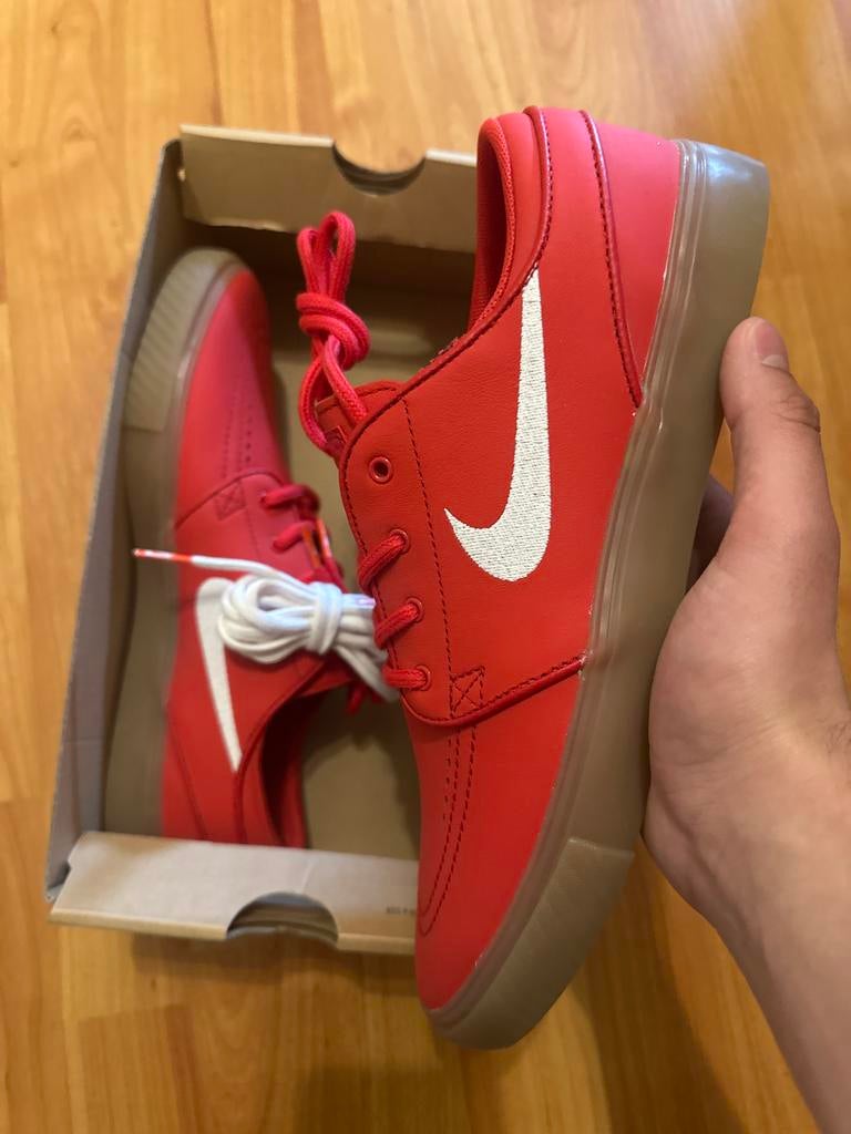 Nike SB Zoom Janoski ISO Rood - Maat 42 - Nieuw, Overige kleuren, Nieuw, Ophalen of Verzenden, Sneakers of Gympen