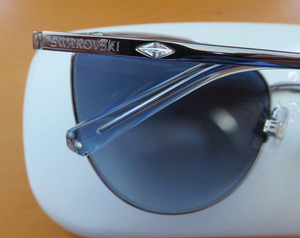NIEUW: Swarovski zonnebril met blauwe glazen, Overige merken, Zonnebril, Nieuw, Verzenden