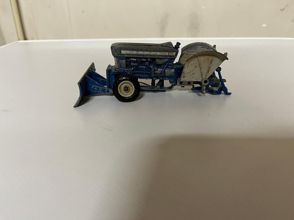 Britains 9527, Ford 5000 Super Major + Schuif, Schaal 1:32, Ophalen of Verzenden, Gebruikt, Tractor of Landbouw, Britains