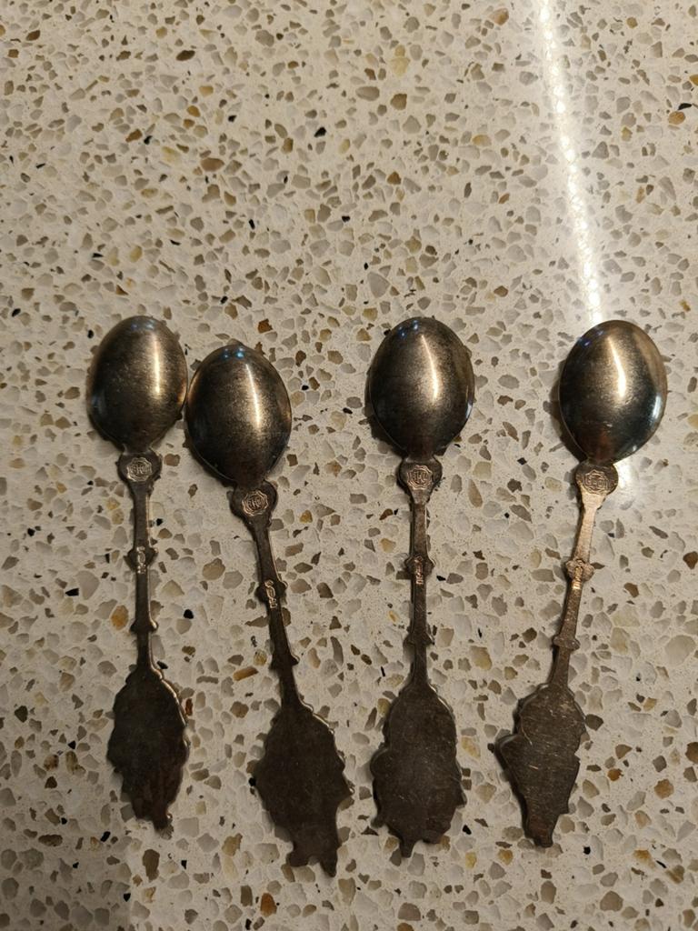 4 DE theelepels Schepenserie, Ophalen