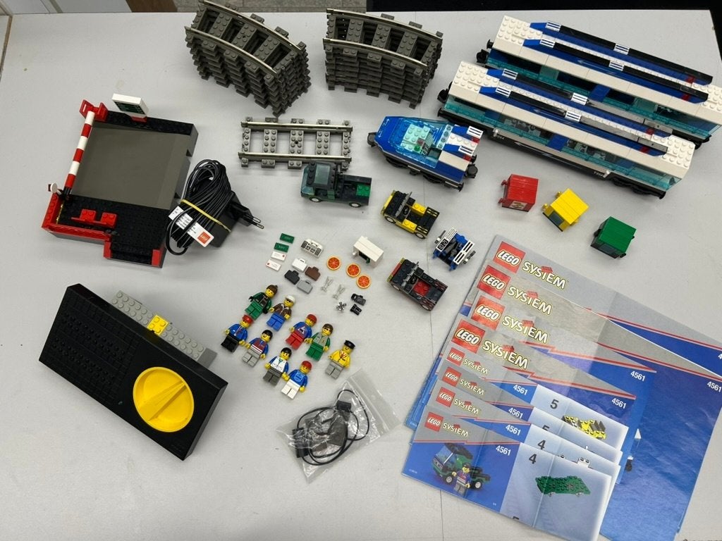 SB2529 Lego trein 4561 9v compleet + boekje, Kinderen en Baby's, Ophalen of Verzenden, Zo goed als nieuw