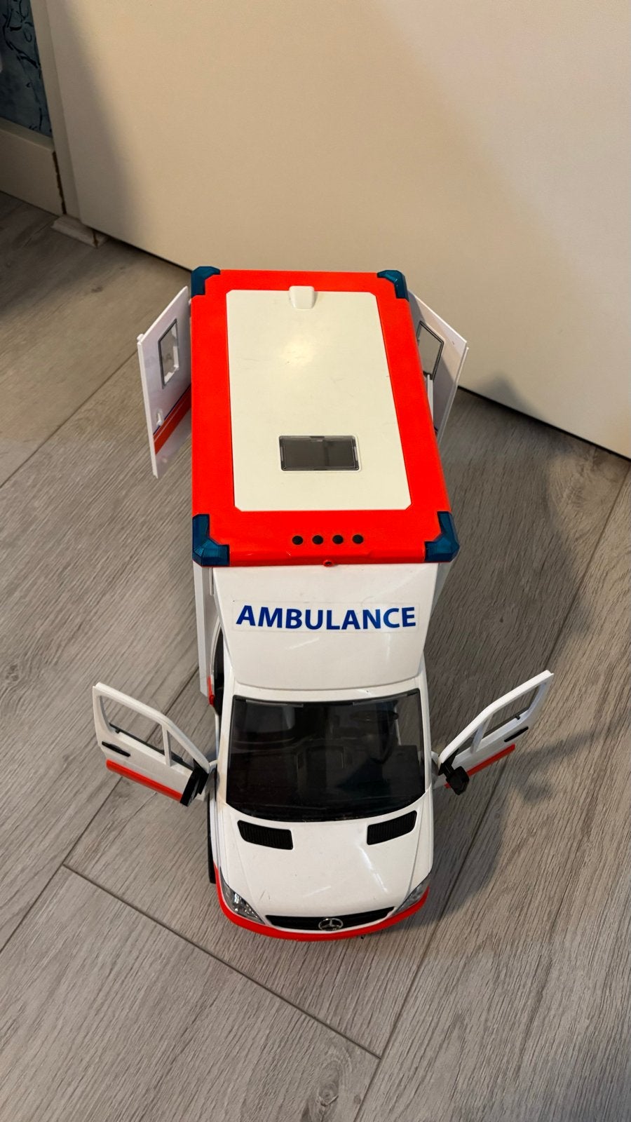 Bruder ambulance met toebehoren, Ophalen, Zo goed als nieuw