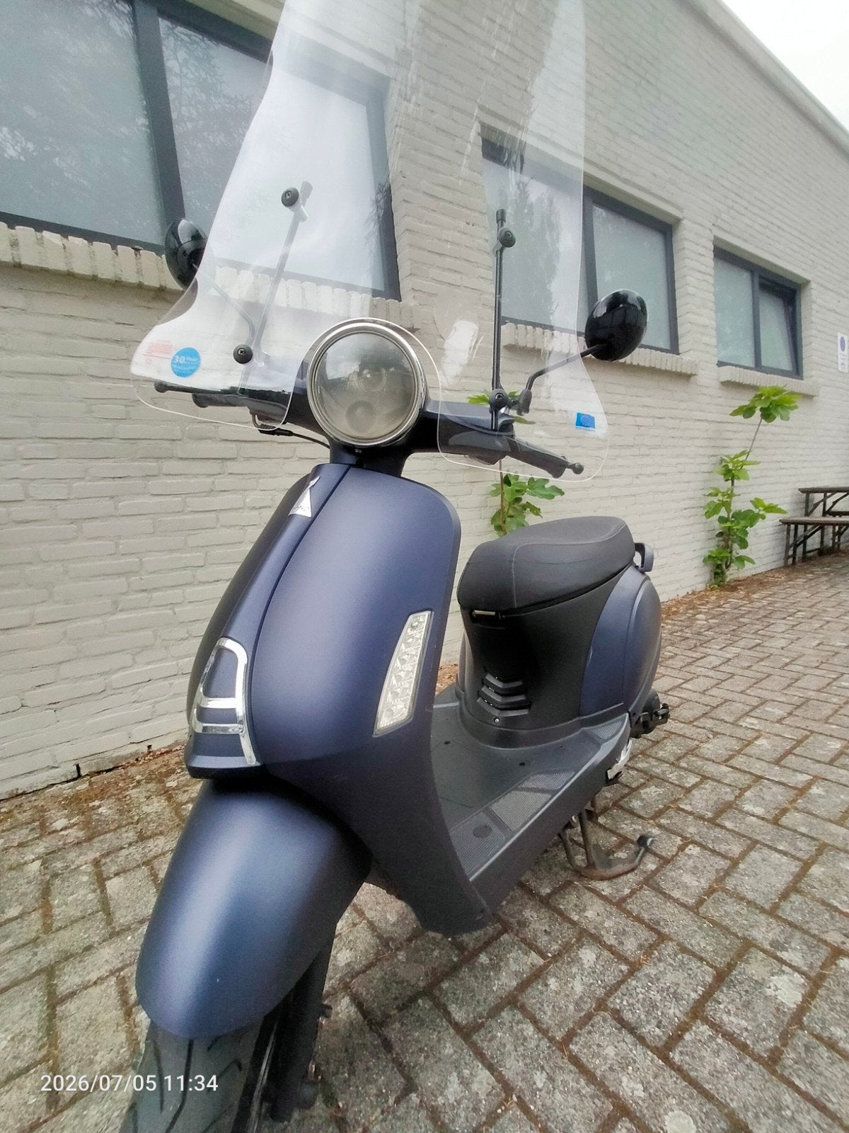 Zeer nette scooter(25km) met nieuw windscherm, Fietsen en Brommers, Zo goed als nieuw, Benzine, Ophalen, Overige merken