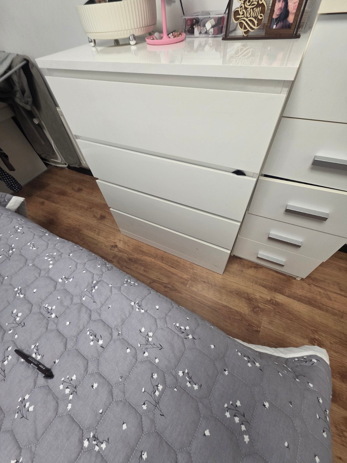 malm kast ikea, Kunststof, 100 tot 150 cm, Zo goed als nieuw, 3 of 4 laden